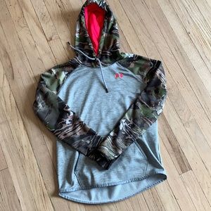 Under armour size small camo sweatshirt